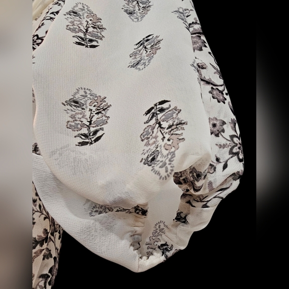 Maurices Women's Black and White Printed Blouse, Size Medium - Picture 3 of 7